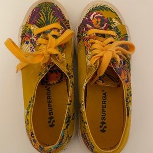 SOLD❗️❗️❗️Superga 2750. Size 6. Like new